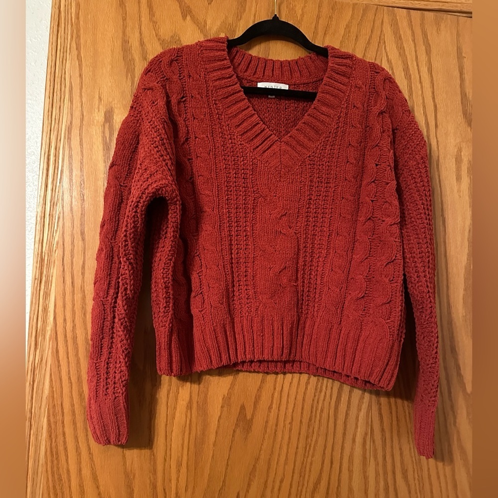 Wynter Women’s V-Neck Sweater - NWOT - Size M